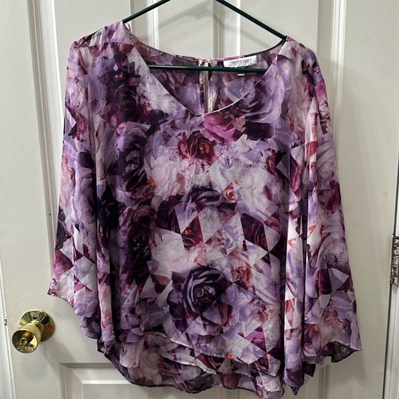Jennifer Lopez Tops - Jennifer Lopez flowy top